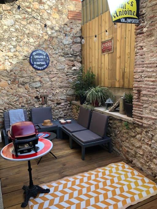 Chez Voltaire Maison Typique Et Son Patio Au Coeur De Thuir Exteriör bild