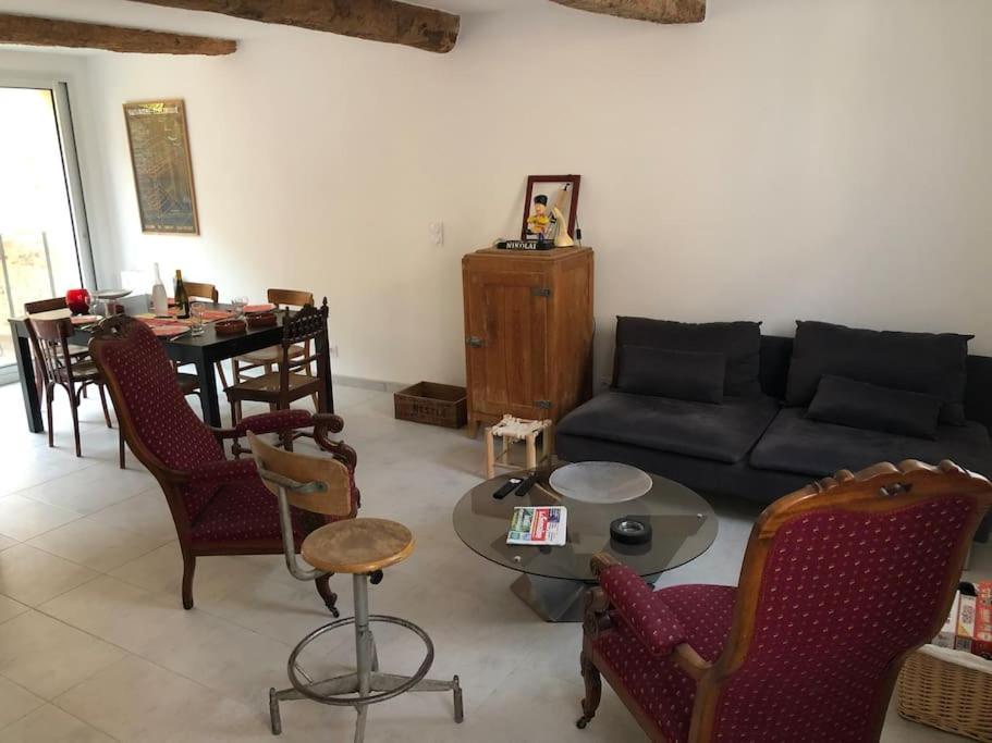 Chez Voltaire Maison Typique Et Son Patio Au Coeur De Thuir Exteriör bild