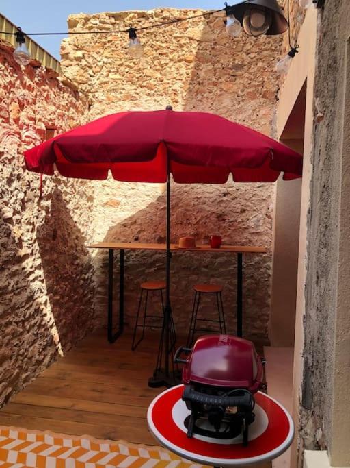 Chez Voltaire Maison Typique Et Son Patio Au Coeur De Thuir Exteriör bild
